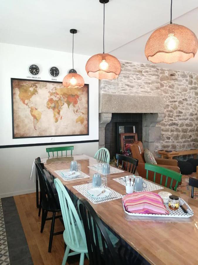 Double Room with Private Bathroom in Lesneven, Région de Brest