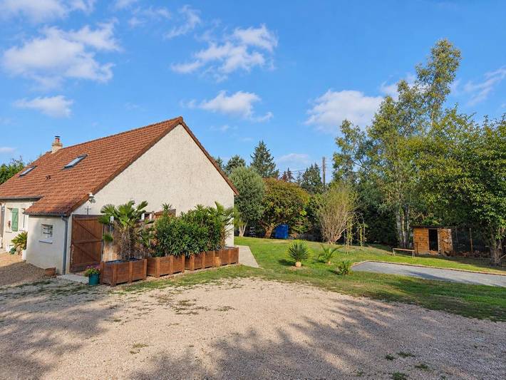 Location de vacances pour 4 personnes, avec Terrasse ainsi que Jardin et Piscine à Angé