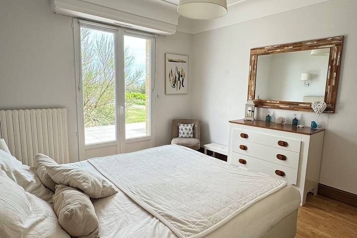 Location de vacances pour 10 personnes, avec terrasse et jardin à Pouldreuzic - 3