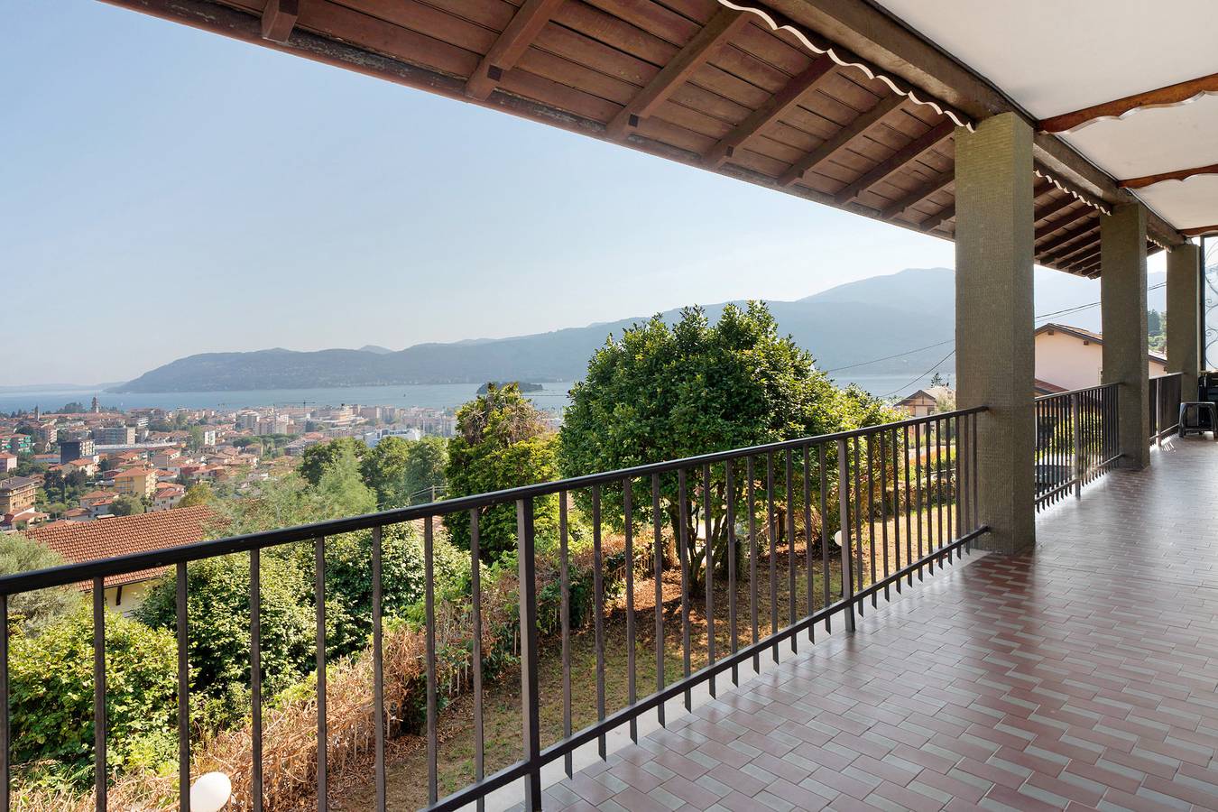 Ferienhaus 'Casa Vacanza Anna' mit Seeblick, Terrasse und privatem Garten in Verbania, Comune di Verbania