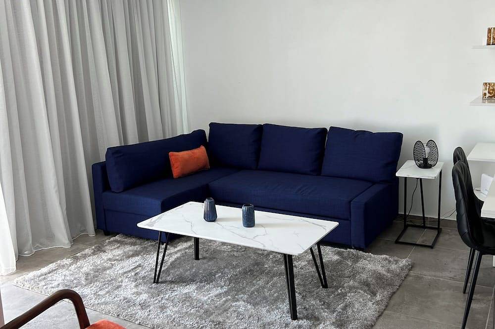 Ganze Wohnung, Sea view apartment with Wifi, Ac in amazing location in Larnaca in Larnaka, Larnaca Bezirk