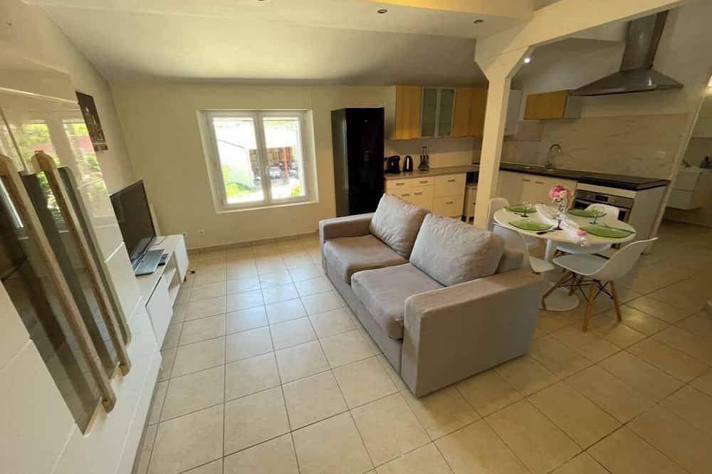 Ganze Wohnung, 50 sqm apartment in Vaugneray - Quiet, nature and comfort 18 km from Lyon in Vaugneray, Lyon und Umgebung