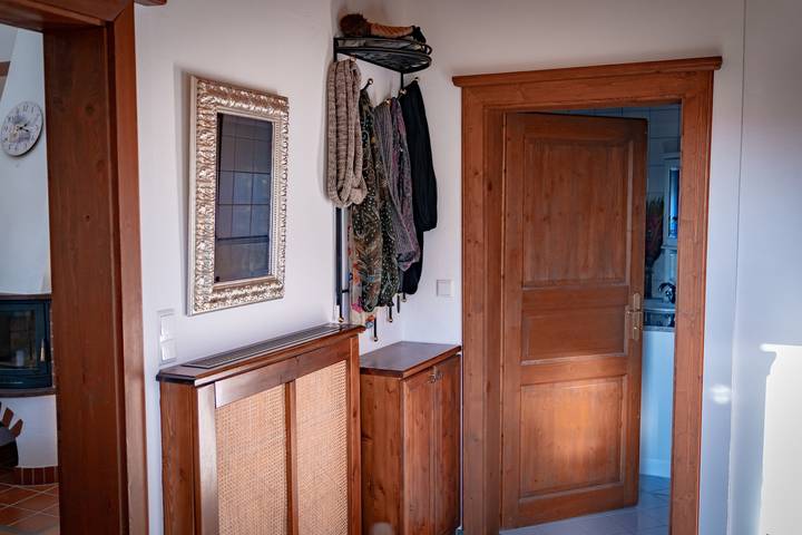 Holiday Home 'Traumhaftes Winzerhäuschen' with Mountain View, Private Terrace and Wi-Fi in Sankt Martin im Sulmtal, Steirerland