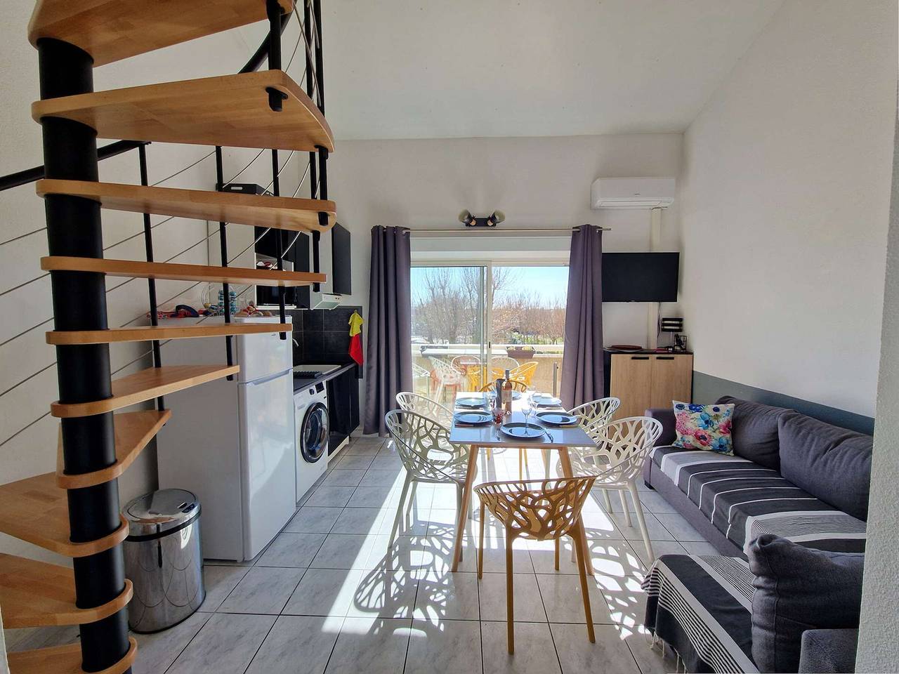 Apartamento entero, Apartamento cerca del mar con terraza, estacionamiento, admite mascotas in Marseillan-Plage, Marseillan