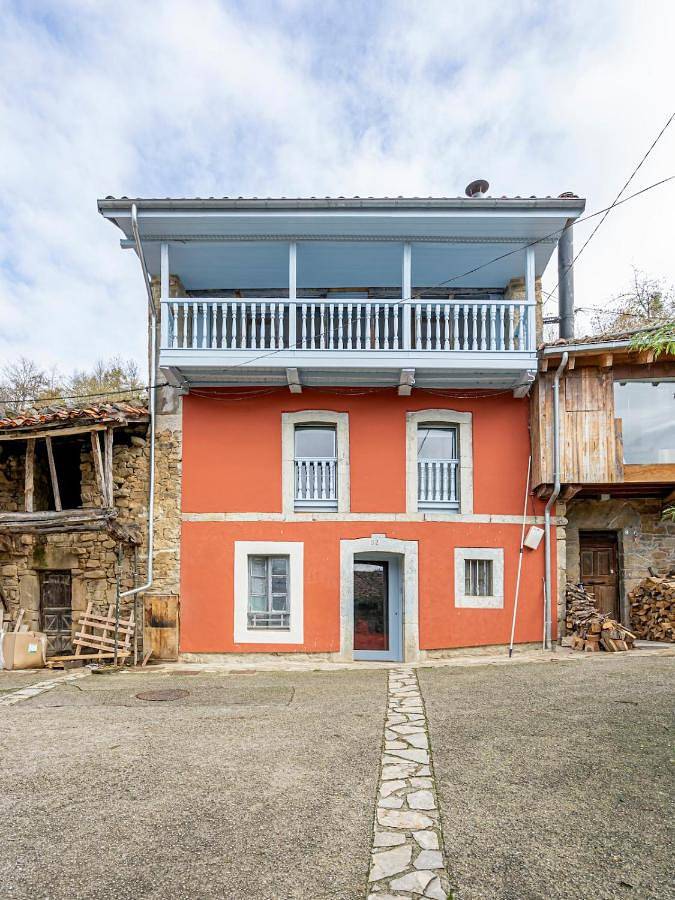 Casa rural para 4 personas, con Balcón y Terraza además de Jardín y Vistas en Parque Natural de Redes