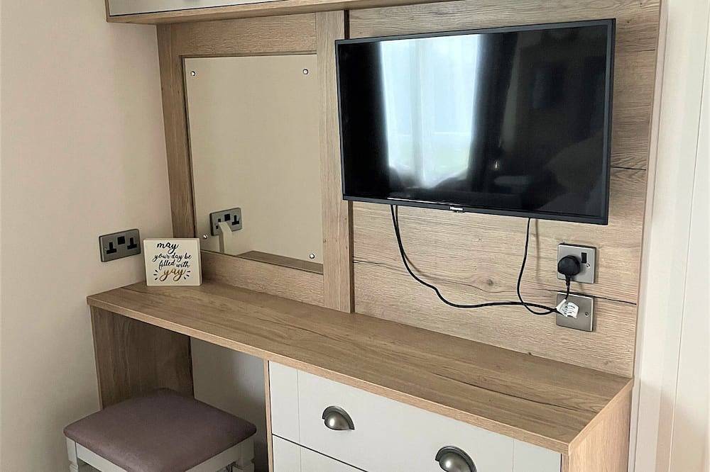 Sunflower -  premier dog-friendly caravan on Rockley Park in Poole, Poole Harbour