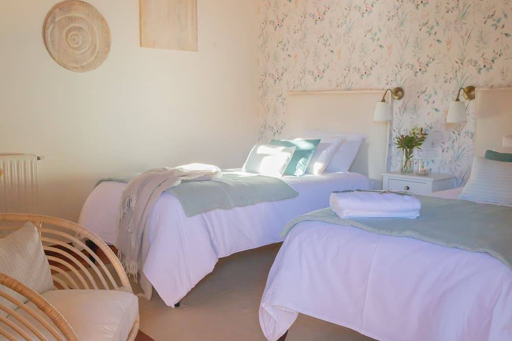 Refurbished Rural House With Beautiful Rooms in Catoira, Rías Baixas