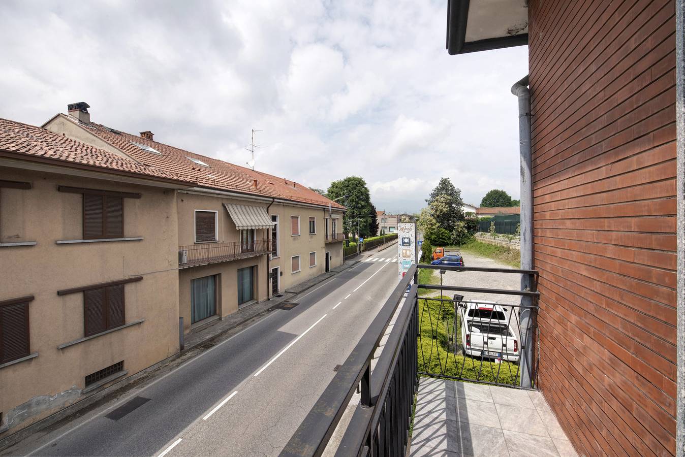 Zimmer 'Rosa' mit gemeinsamer Terrasse, Balkon und Wi-Fi in Alzate Brianza, Brianza