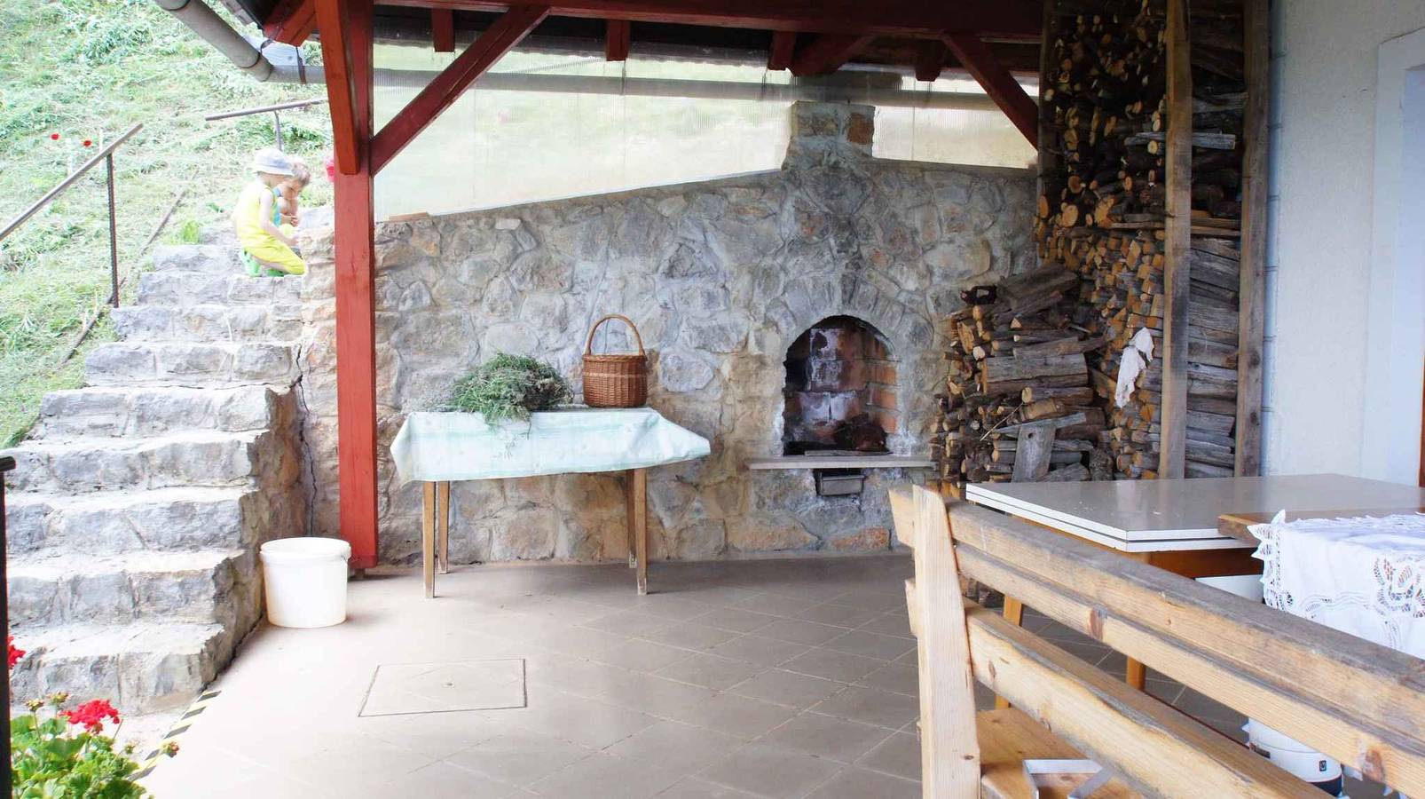 Ferienhaus mit Blakon und Garten in Slowenien