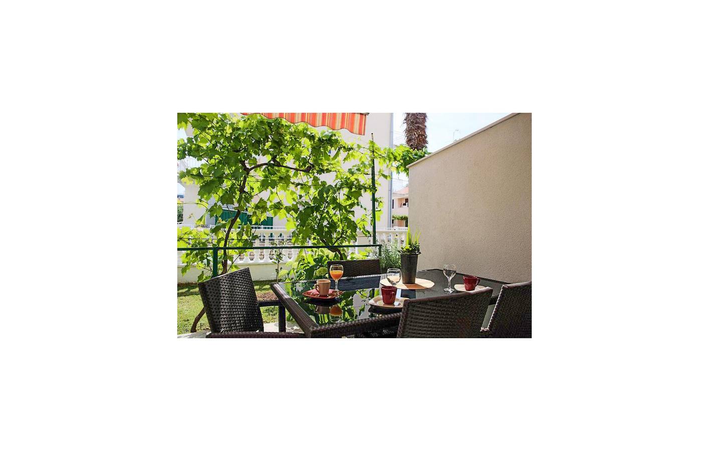 Ganze Ferienwohnung, Gemütliche 1-Zimmer-Wohnung in Strandnähe mit Terrasse und Annehmlichkeiten in Vodice, Šibenik-Knin