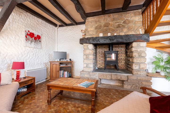 Non-air-conditioned country cottage near a farm in Questembert, Vannes region