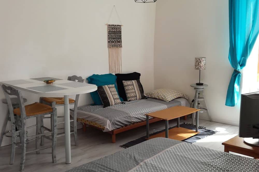 Ganze Wohnung, Möbliert mit Balkon umgebaut in Pont-Saint-Esprit, Nimes und Umgebung