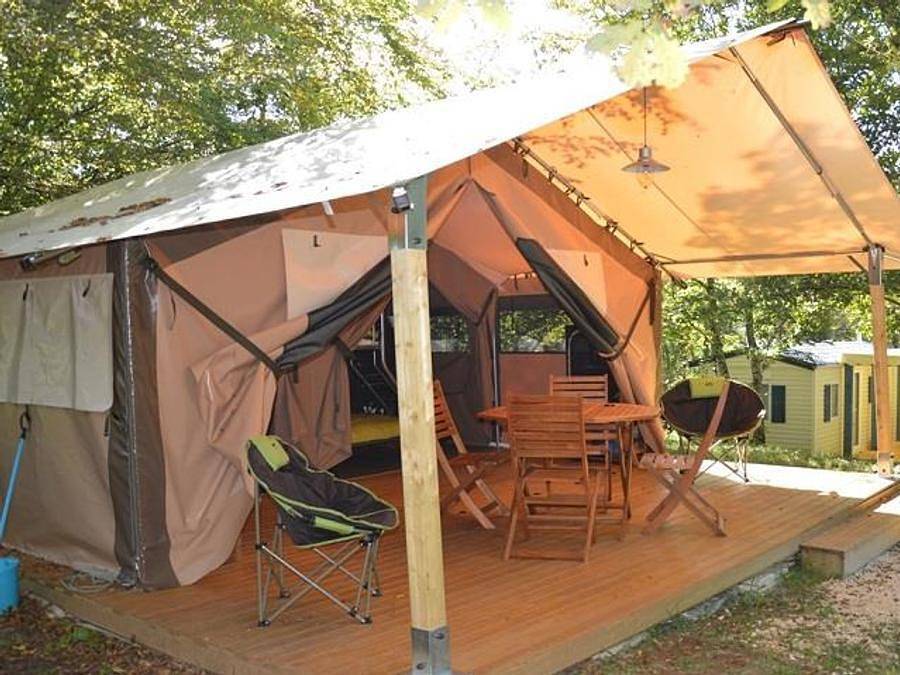 Camping Le Picouty - Tente en toile et en bois 5 personnes - Lodge Victoria sans sanitaires in Payrac, Quercy