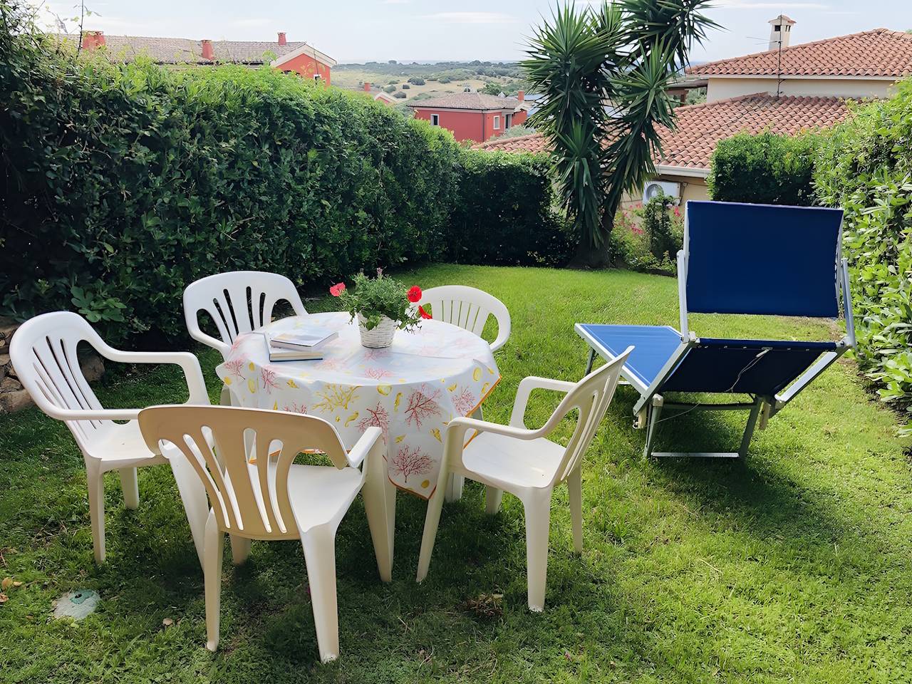 Ganze Wohnung, Apartment 'Gelsomino Vista Mare' mit Meerblick, privater Terrasse und privatem Garten in Monte Petrosu, San Teodoro