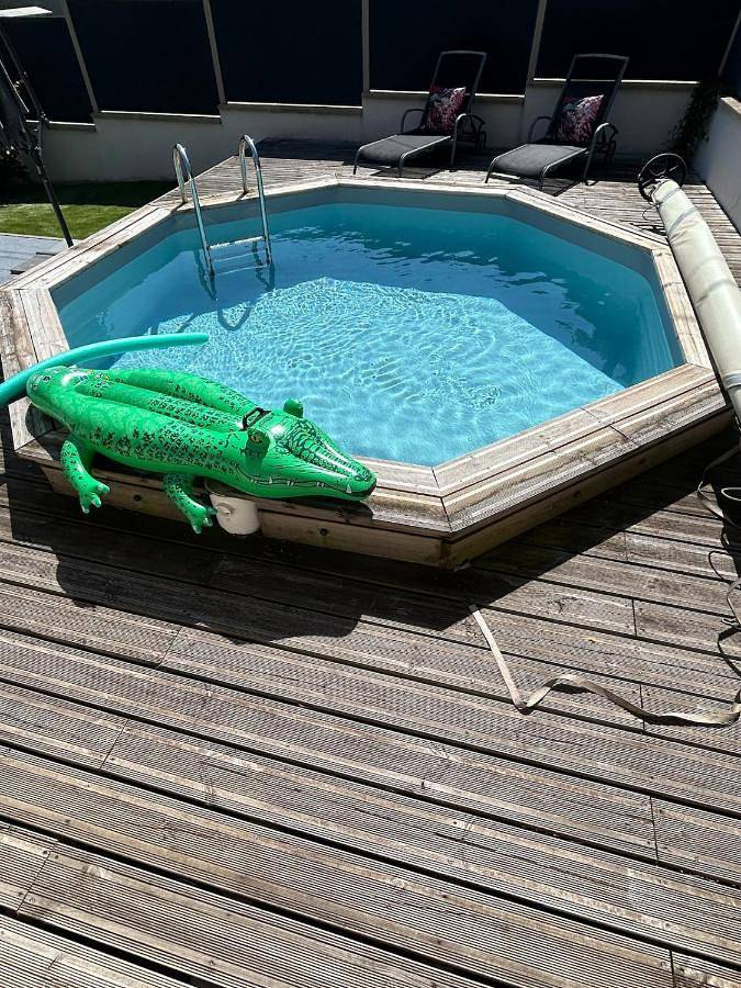 Location de vacances pour 5 personnes, avec piscine et terrasse à Créhange