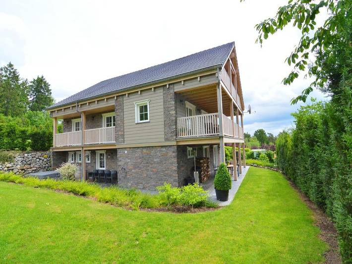 Chalet voor 10 personen, with Whirlpool and Terras as well as Tuin and Sauna in Provincie Luxemburg