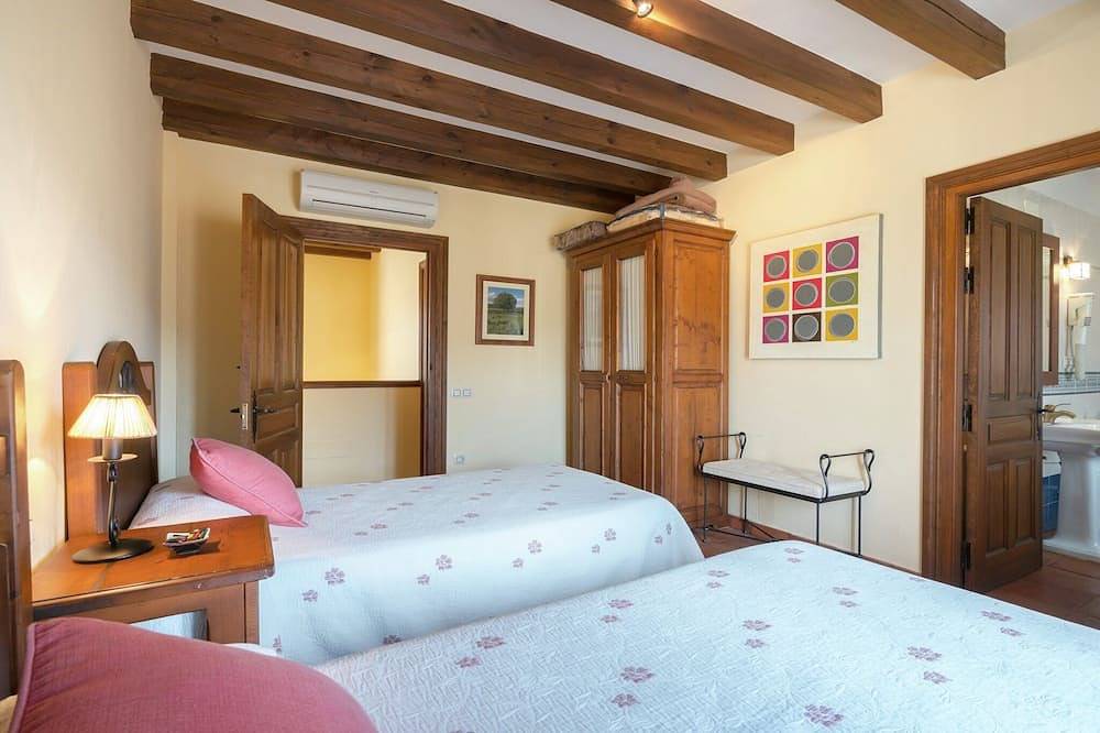 Hütte in Navas de Estena mit Pool & Jacuzzi in Navas de Estena, Ciudad Real Provinz