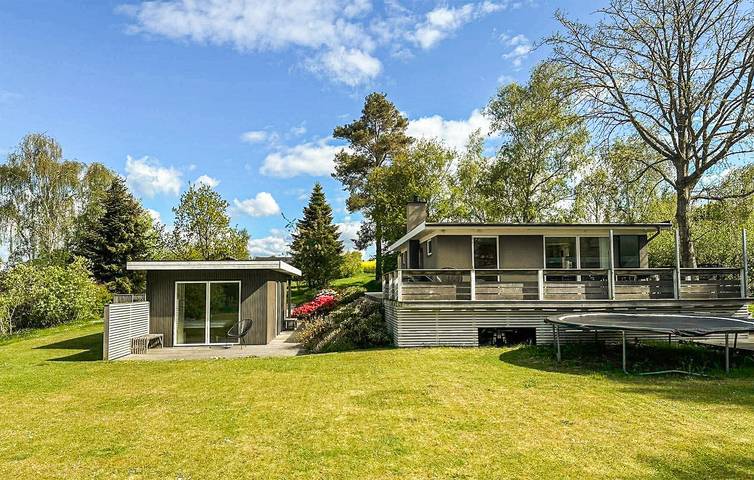 Ferienhaus für 8 Personen, mit Terrasse und Garten