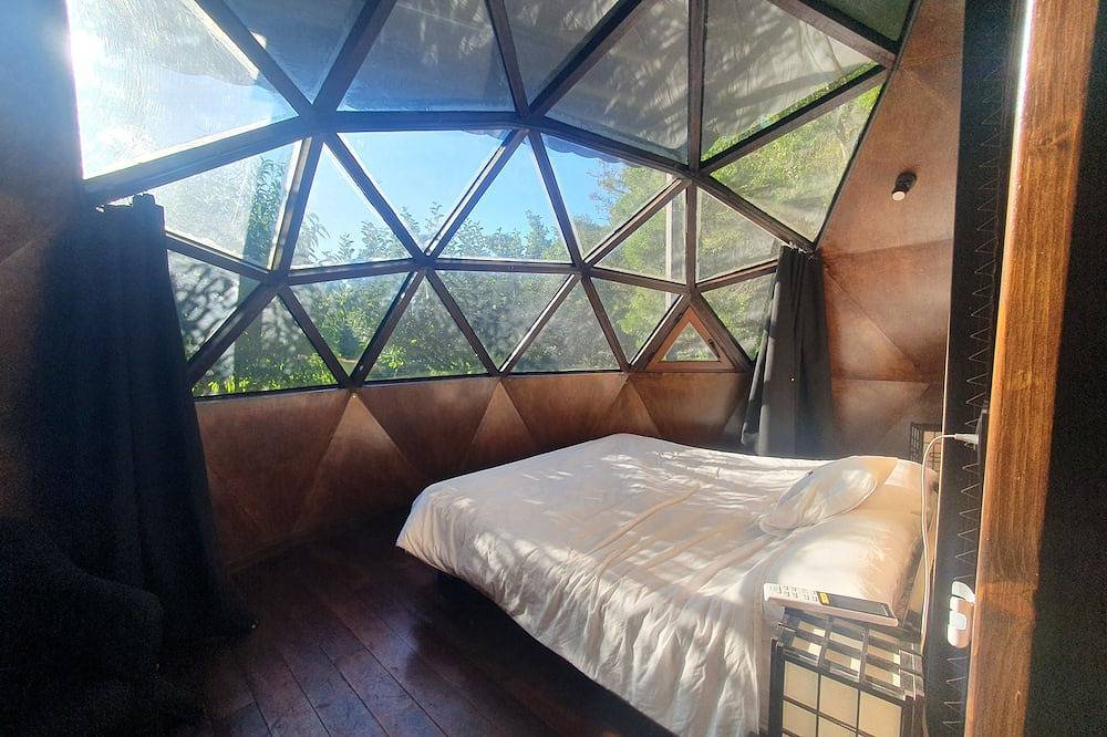 Romantic Dome in Remanso do Manantial in A Pobra do Caramiñal, Rías Baixas