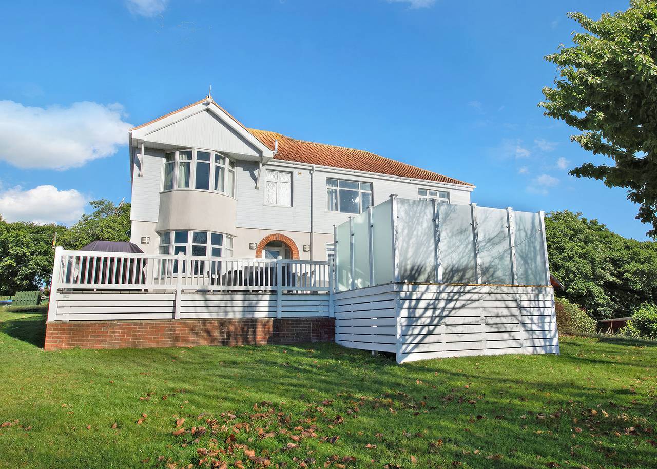 Signature 6 in Milford on Sea, Hampshire