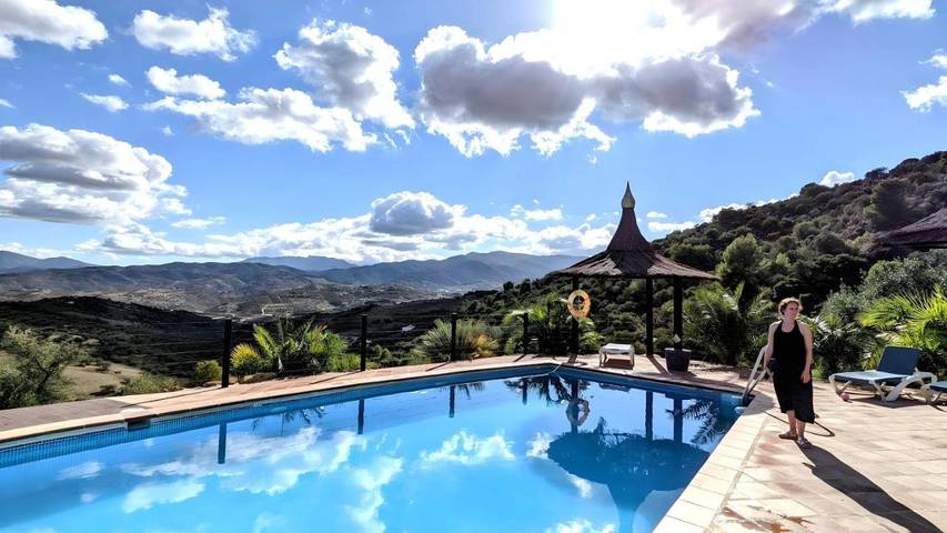 Chalet para 3 personas, con piscina además de vistas y jardín - 1