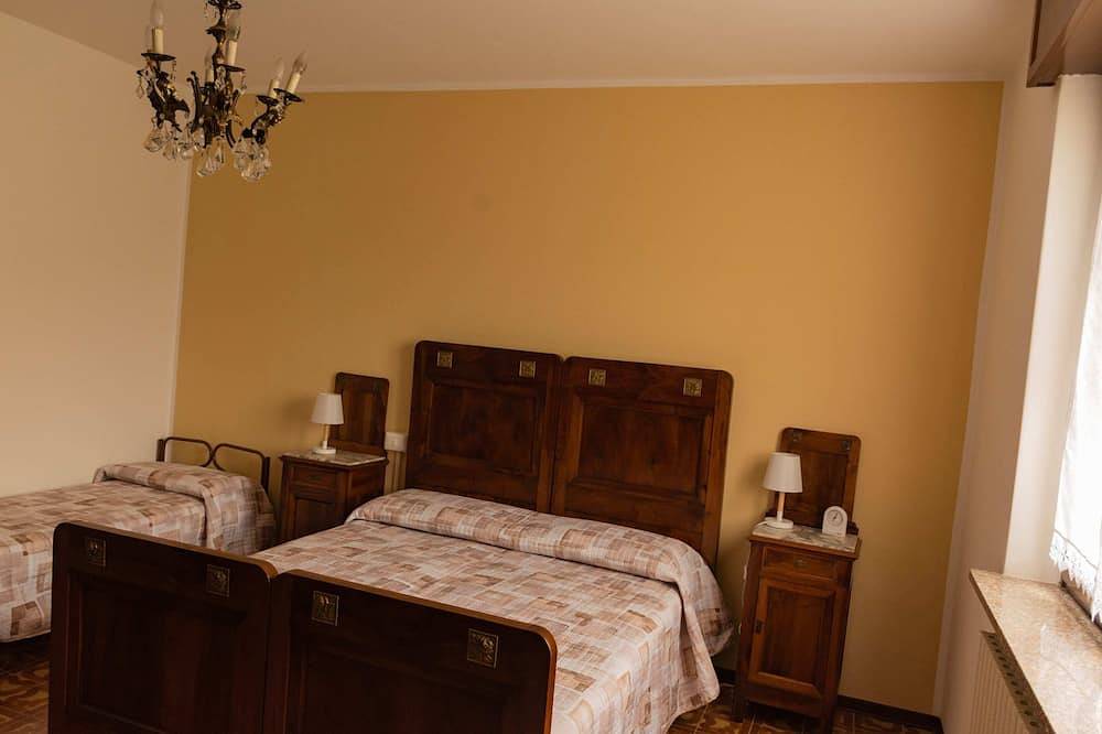 Ganze Wohnung, Aunt Maria's - Spirola Apartment. For a vacation surrounded by greenery in Monasterolo del Castello, Prealpi Bergamasche Orientali
