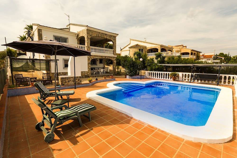 Large Family Villa: private pool, near lake & beach - Sleeps 10 in Navarrés, Valencia Province