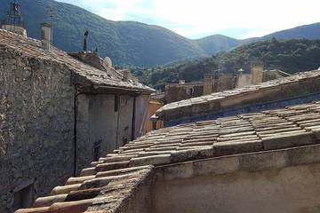 Gîte pour 8 personnes, avec terrasse dans Office De Tourisme De Sederon