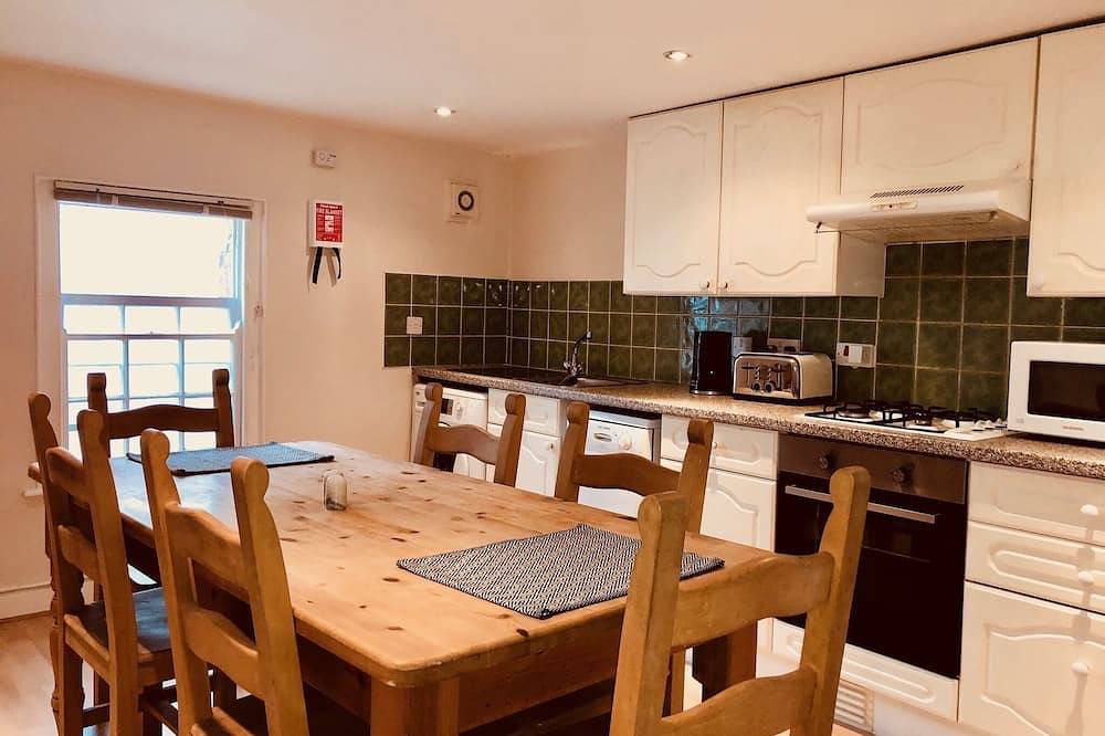 Entire apartment, Large central Falmouth apartment with views. Top rated in Falmouth (Cornwall), Cornwall