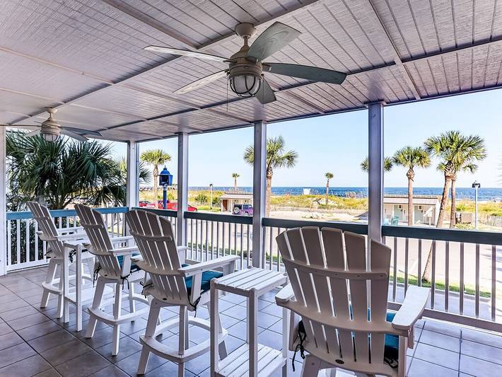 Beach rental for 8 people, with balcony and pool in Tybee Island