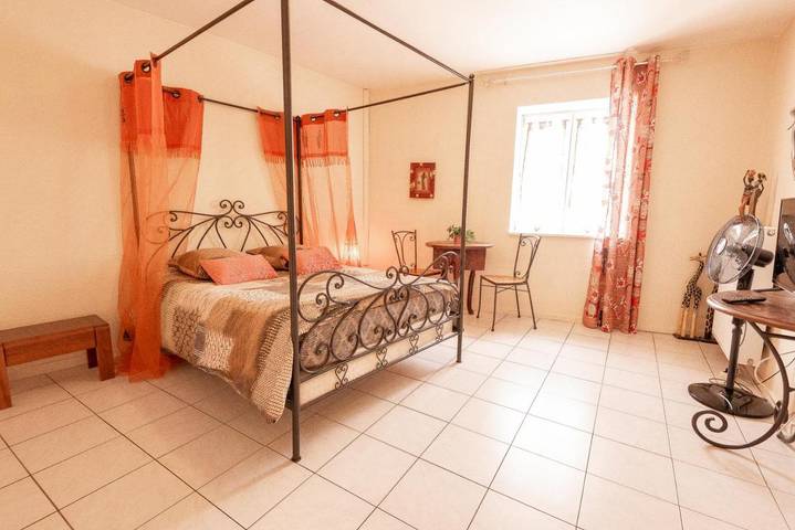 Chambre d’hôte pour 3 personnes, avec jacuzzi et sauna ainsi que piscine et jardin, animaux acceptés en Moselle