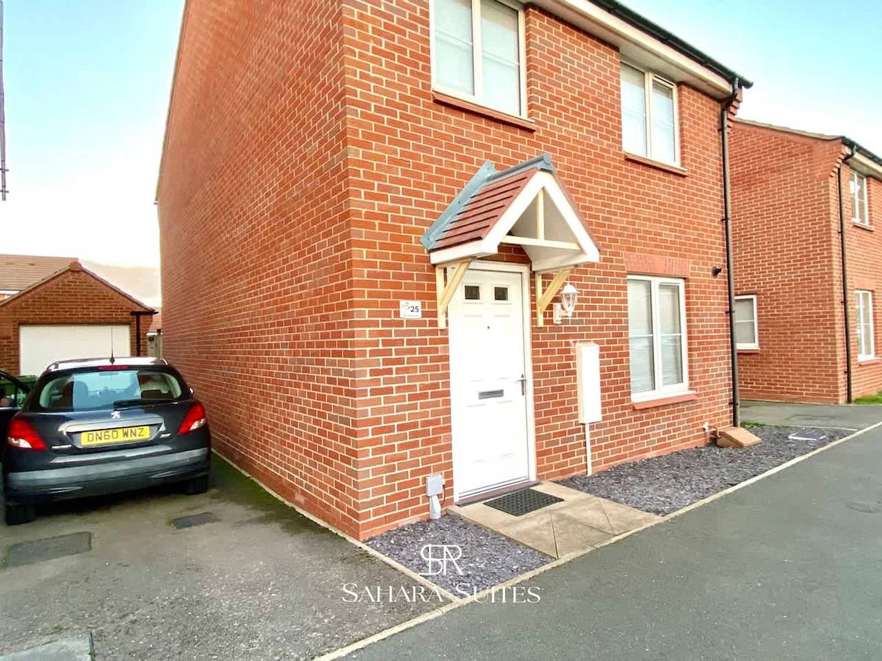 20 Off   Spacious 4Br Contractor Home   Parking in Warwickshire