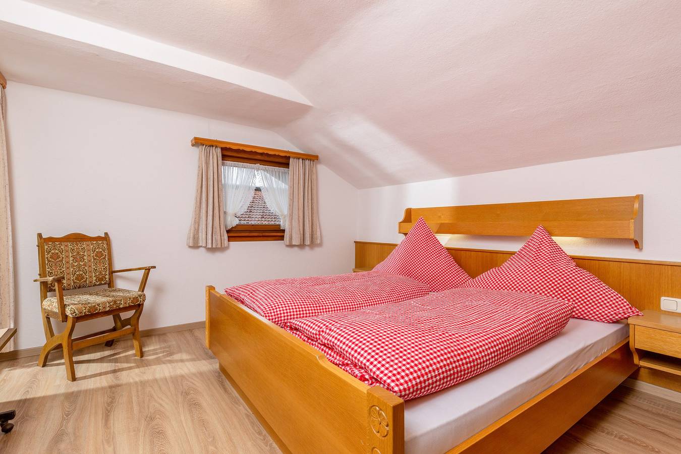 Ganze Ferienwohnung, Landhaus Gstatter - Ferienwohnung mit Balkon und Bergblick, 72 qm in zentraler Lage in Reit im Winkl, Bayerische Alpen