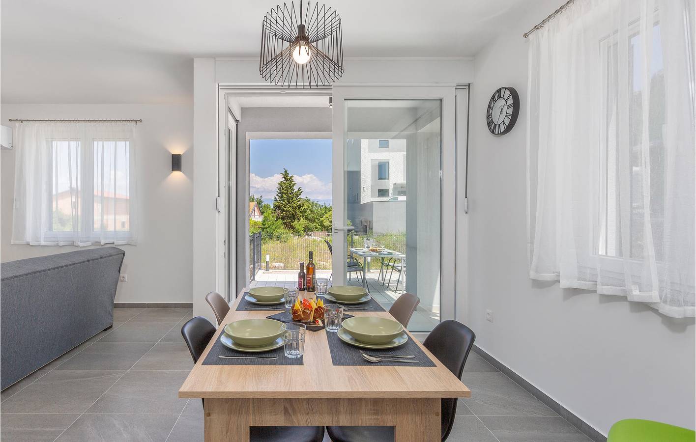 Ganze Ferienwohnung, Ferienwohnung für 5 Personen mit Terrasse in Vrbnik, Krk