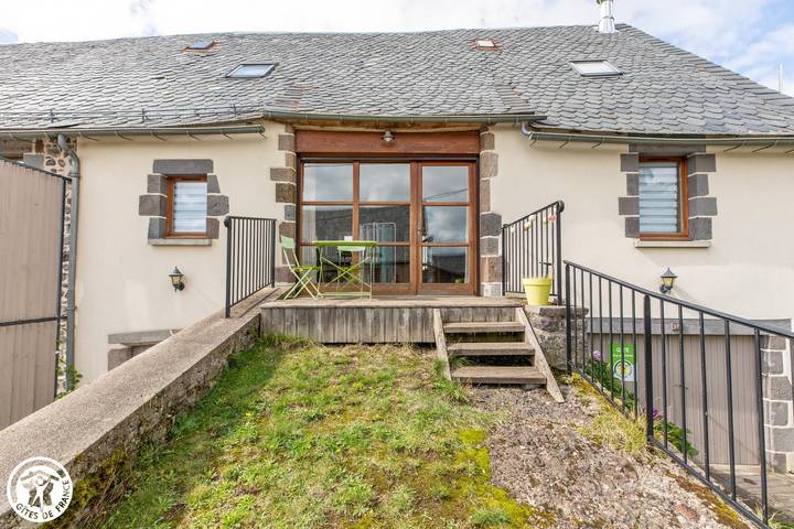Gîte pour 6 personnes, avec jardin à Vernines