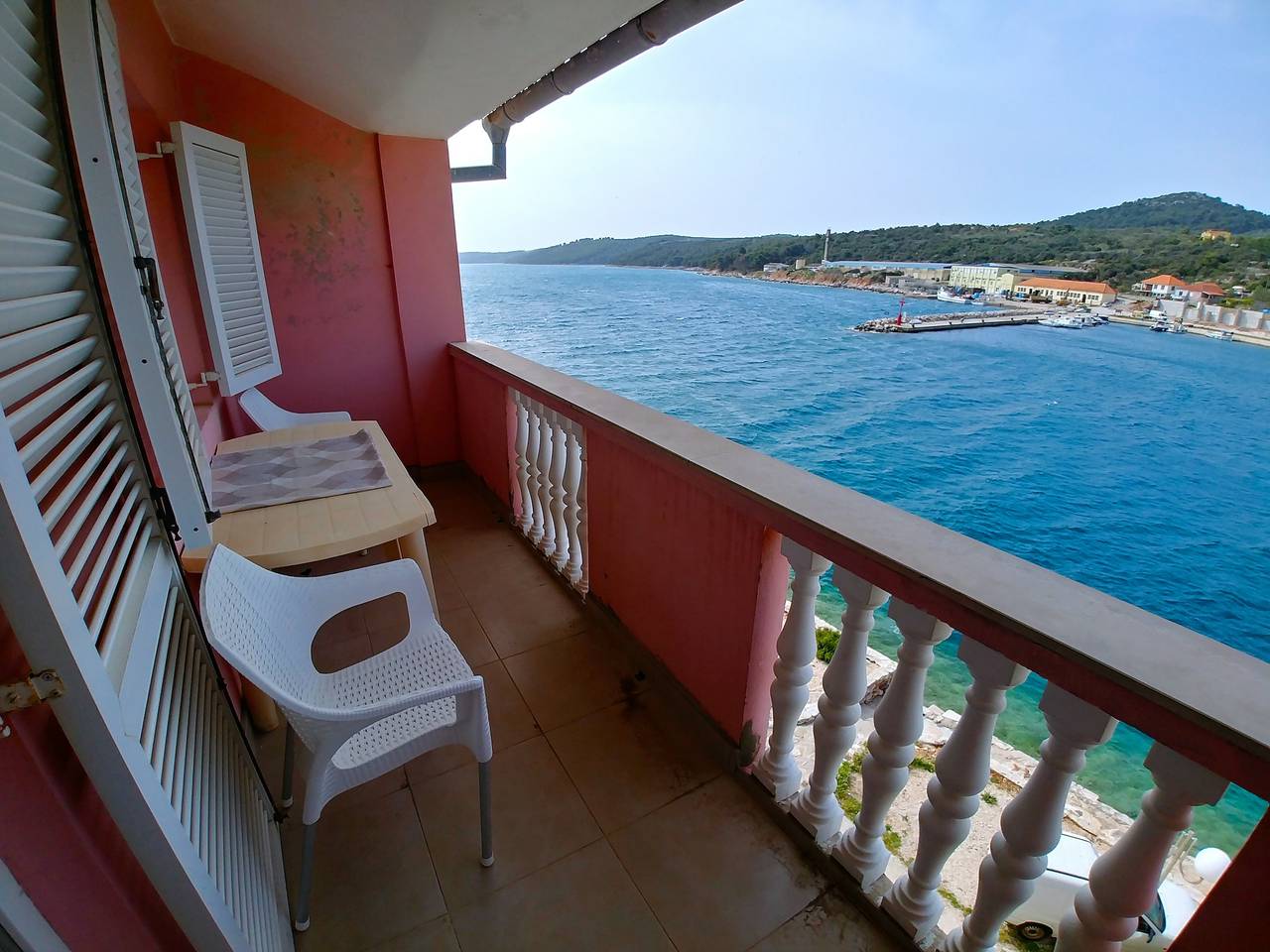 Ganze Wohnung, 1-Zimmer-Ferienwohnung mit Balkon und Meerblick Sali, Dugi otok A-443-d in Dugi Otok