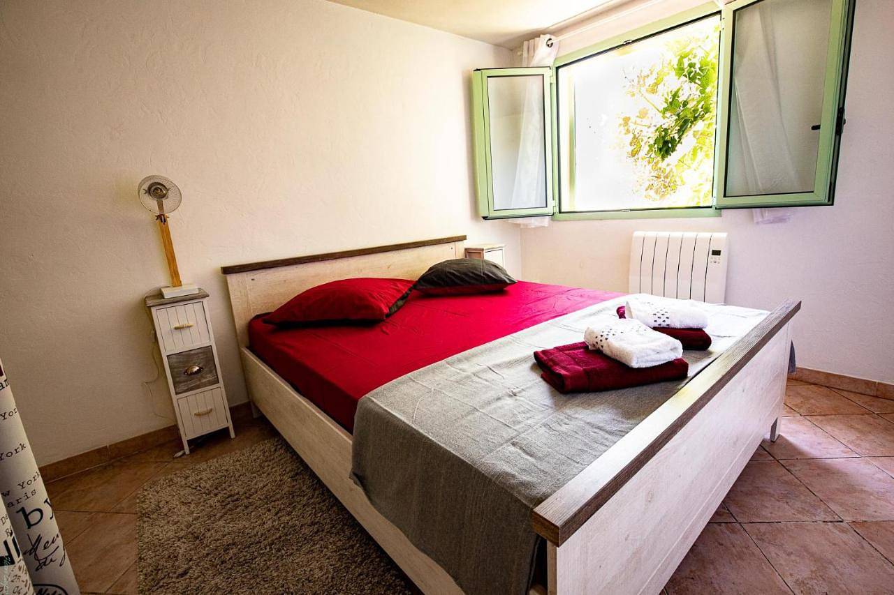 Apartment - Ground Floor in Revest-les-Roches, Côte méditerranéenne (France)