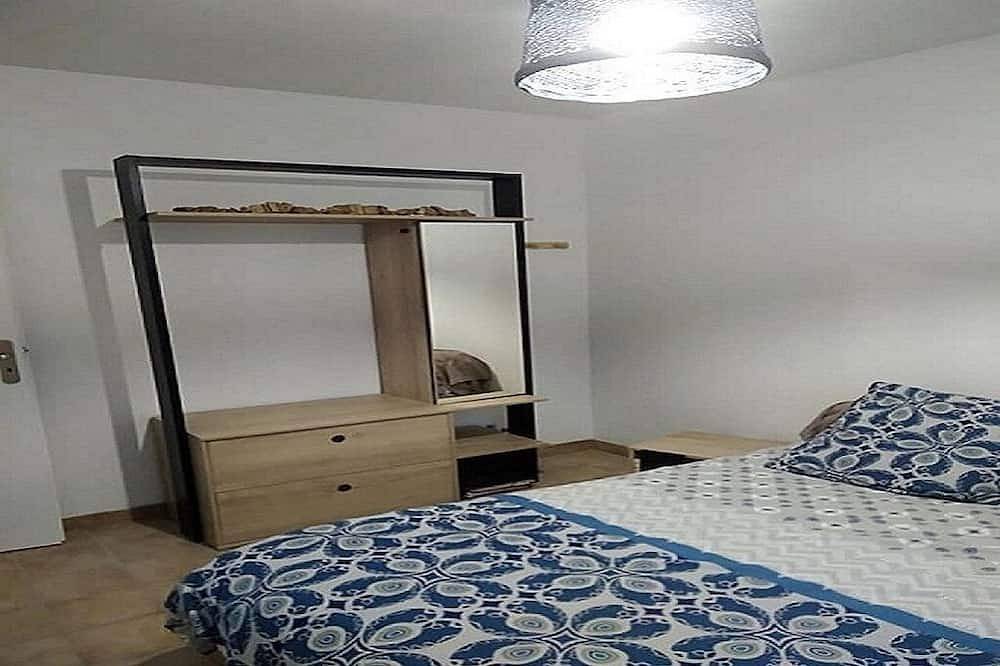 Renovated house, 300m from the beach, with a boule court in La Brée-les-Bains, Côte de Beauté