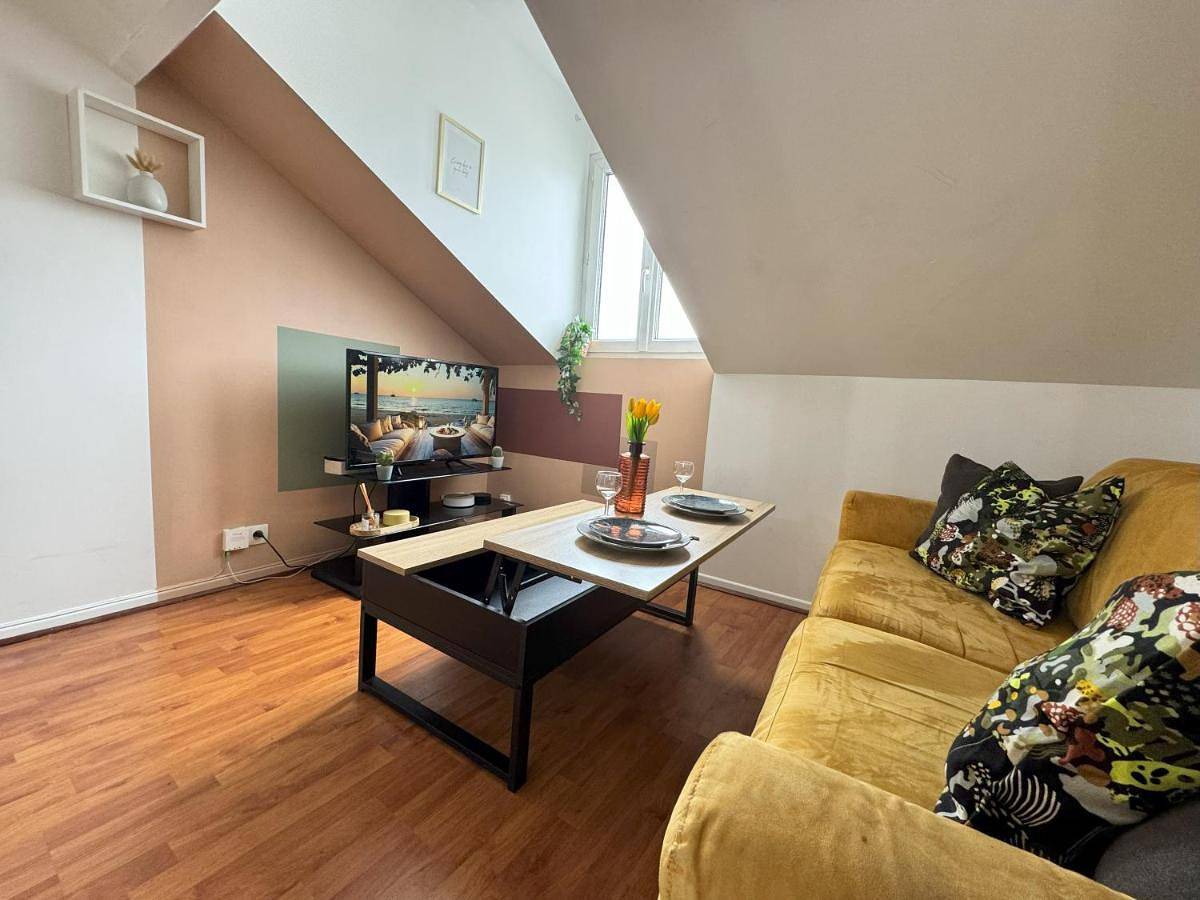 Appartement entier, One-Bedroom Apartment in Le Perreux-sur-Marne, Val-de-Marne