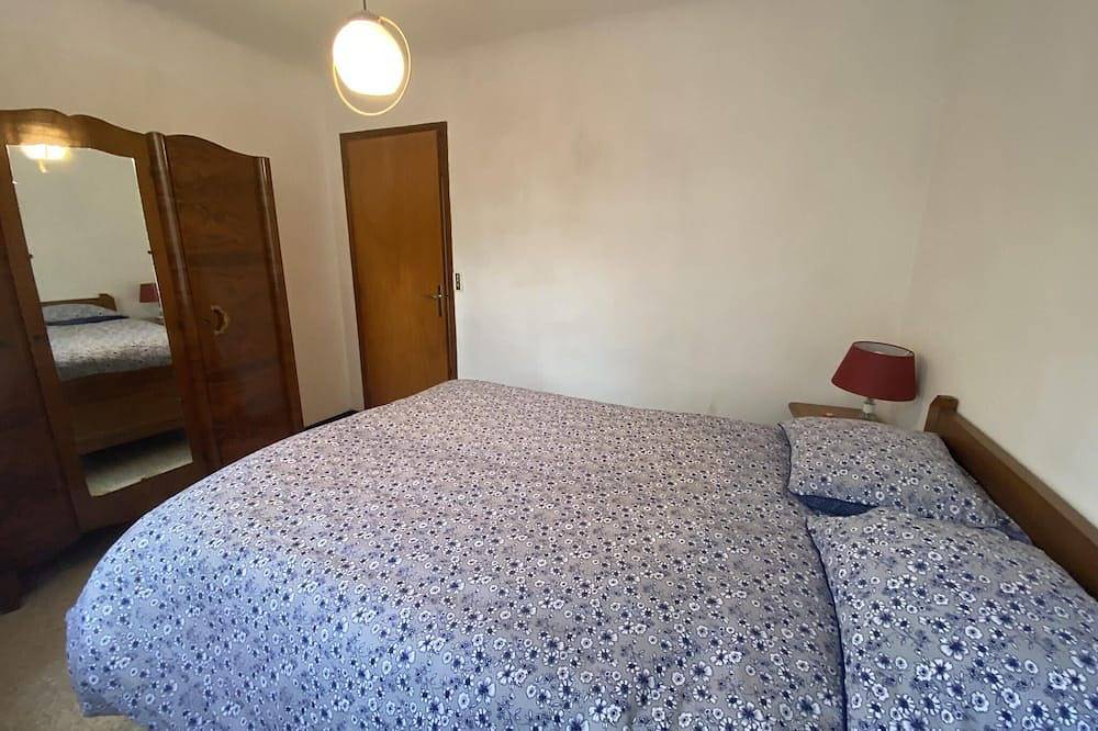 Apartamento entero, 60 m² F3 ground floor apartment in a hillside villa in Vézénobres, Región de Alès