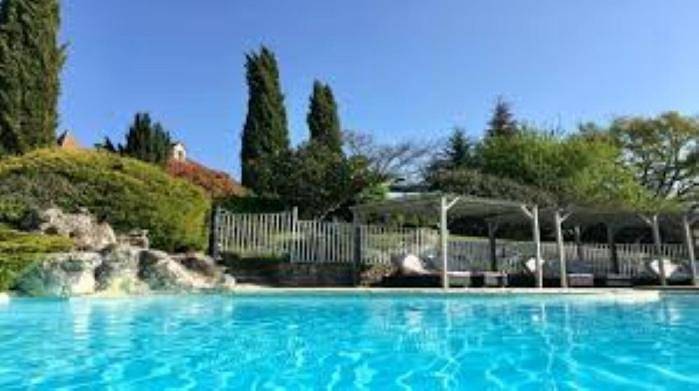 Gîte pour 2 personnes, avec Terrasse et Jardin ainsi que Bassin pour enfant et Piscine à Saint-Rémy (Aveyron) - 4