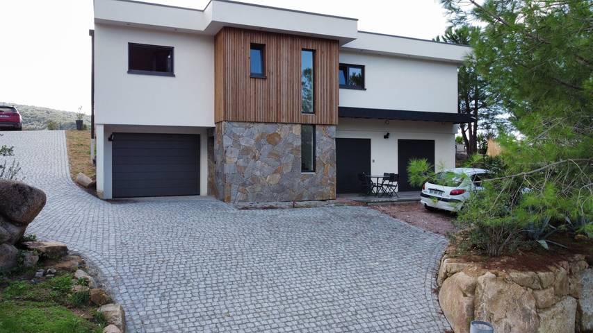 Villa pour 9 personnes, avec terrasse ainsi que jardin et piscine en Corse-du-Sud - 2