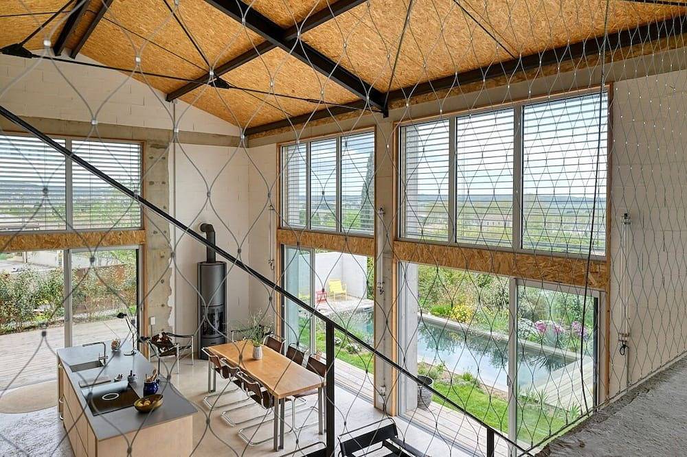 Le Hangar Yacco & Tiny House - Garage Revisité par Benoit Gillet Architecte in Calvisson, Region de Nimes