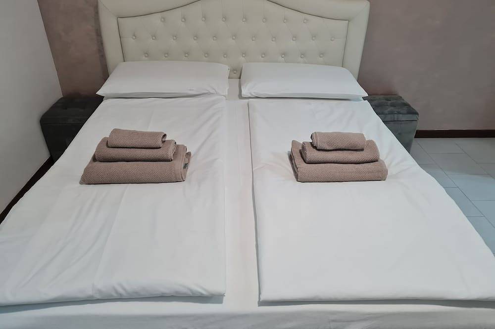 Entire apartment, House Amelia Lake Maggiore. in Veddo, Maccagno con Pino e Veddasca