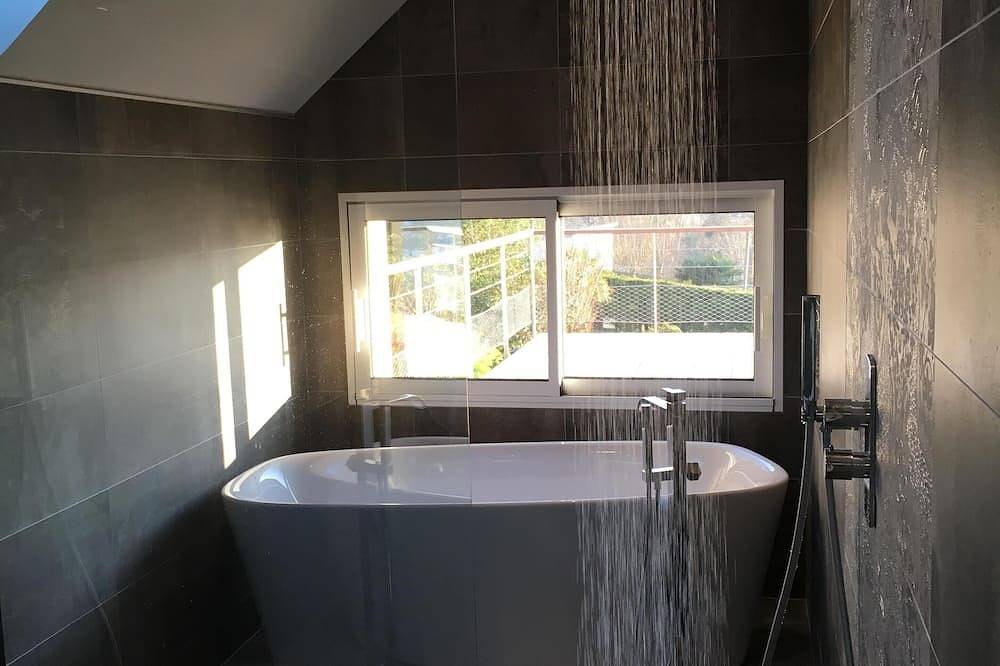 Villa 5★ vue mer panoramique à Morgat – Piscine, spa, plage à pied in Crozon, Région de Châteaulin