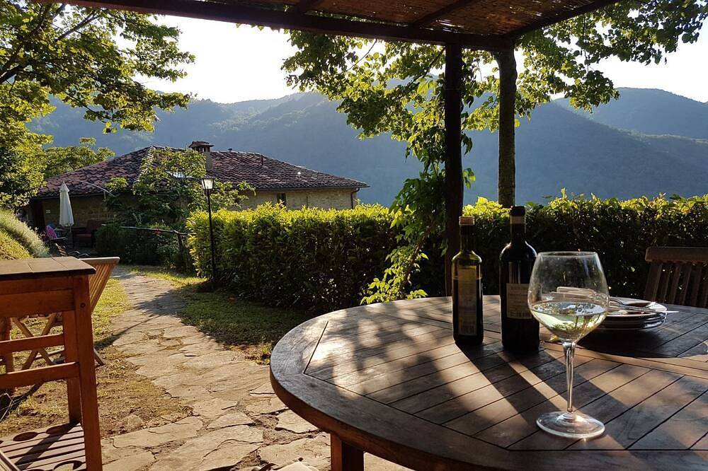 Villa + Pool in der Nähe von Florenz. La Casaccia. Schlaf 6 + 2 Babys. Frieden und Aussicht in Londa, Florenz Provinz
