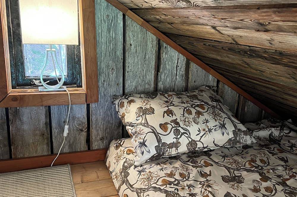 Stunning fiord panorama view off-grid forest cabin in Åram, Vanylven