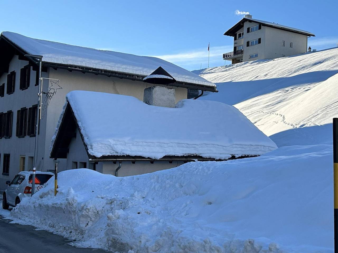 Ganze Ferienwohnung, Tgesa communala Mon - 3.5 Zimmerwohnung - 5 Betten in Mon (Albula), Albula (Graubünden)