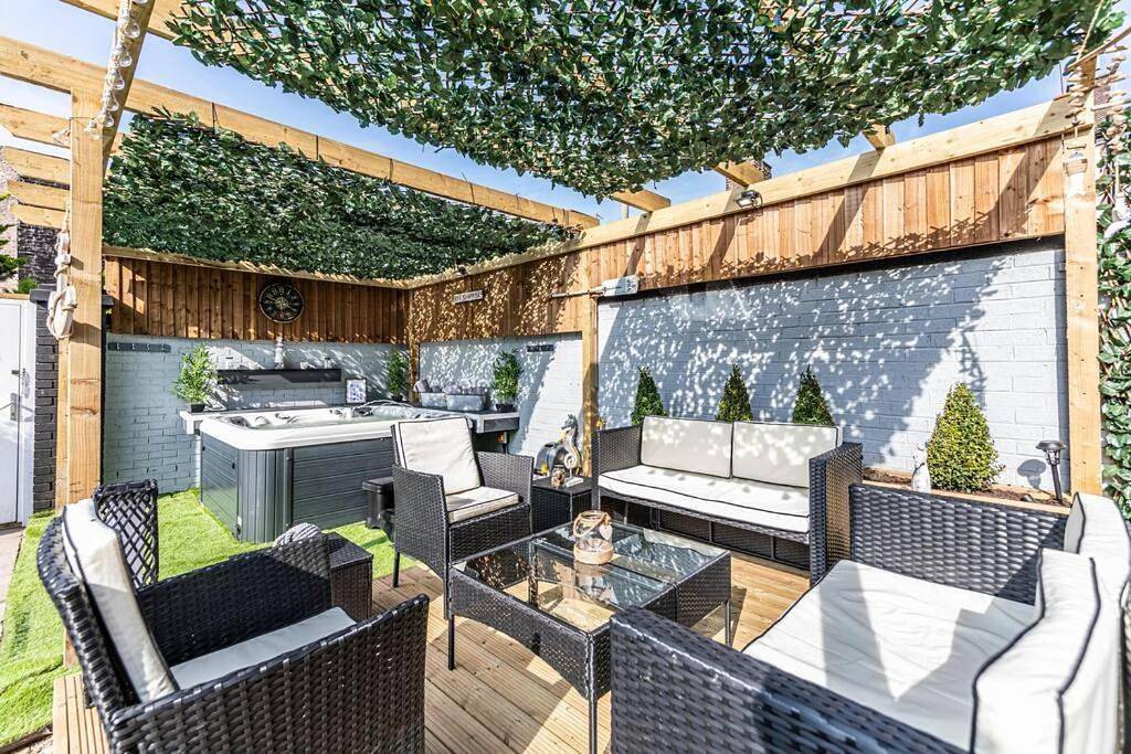 Villa in Liverpool, Merseyside