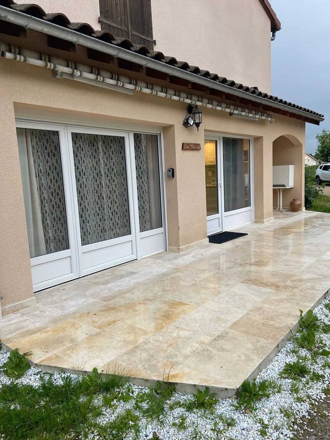 Appartement entier, Appartement rénové à Lapte avec terrasse 40 m² in Lapte, Haute-Loire